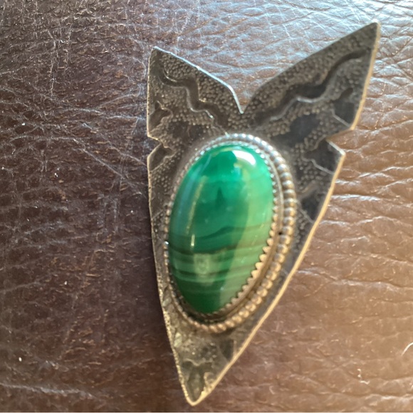 Native American Jewelry - Pin Brooch Arrowhead Sterling silver Malachite. Huge vintage unworn